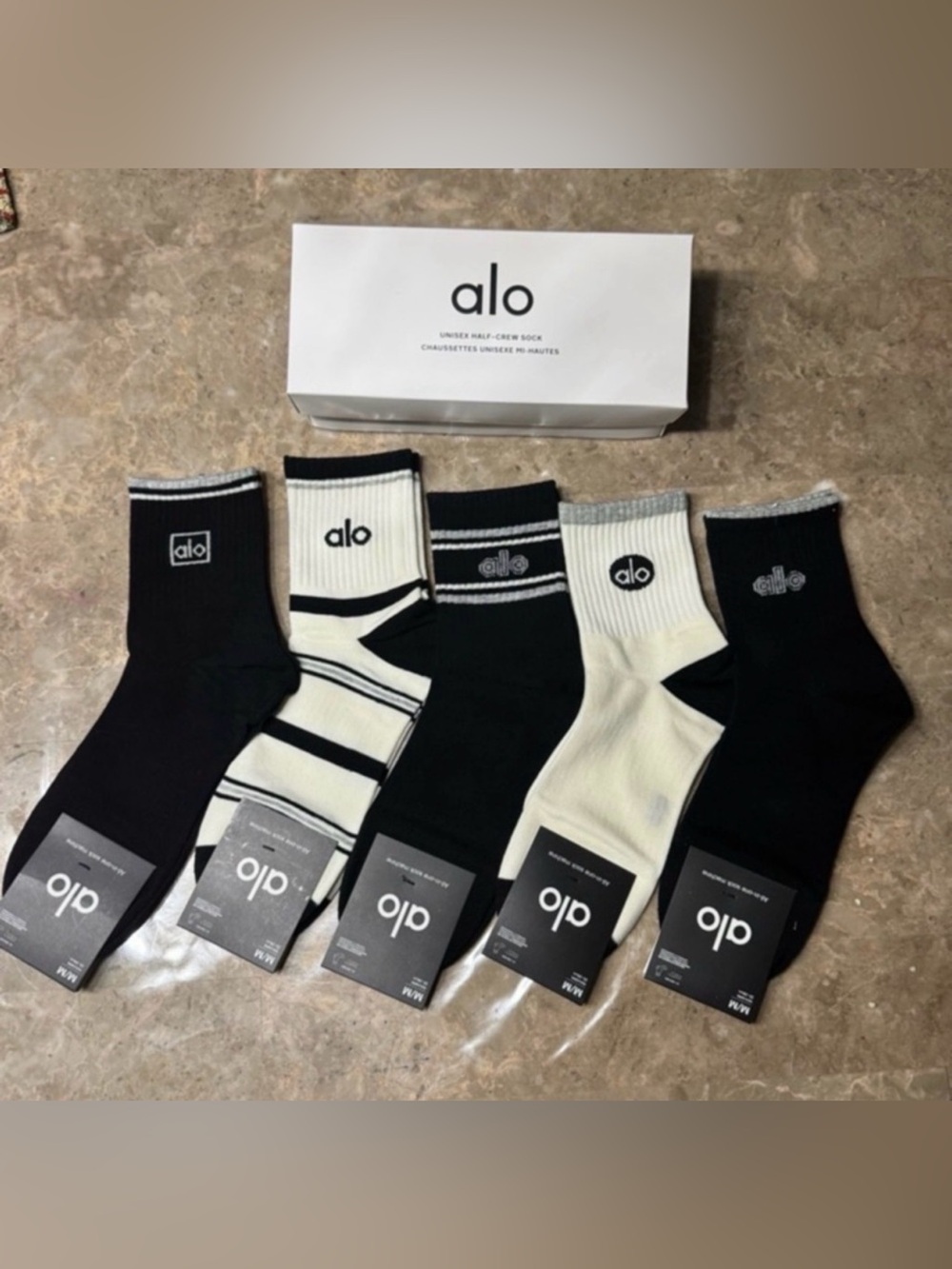 New Alo socks
New in box and with tags 
5 pairs size Medium
Unisex - Picture 3 of 8